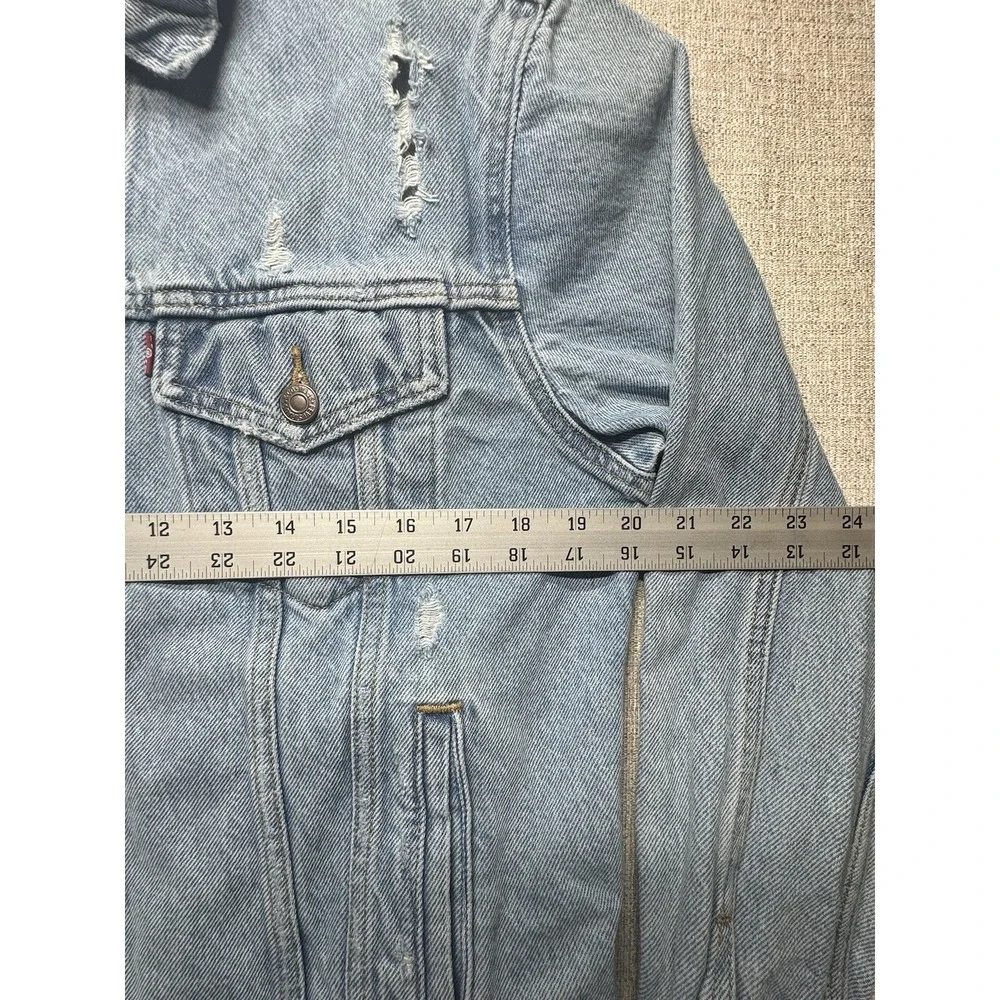 Levi's Men's Medium Distressed Denim Trucker Jacket Light Blue Jean Vintage Look